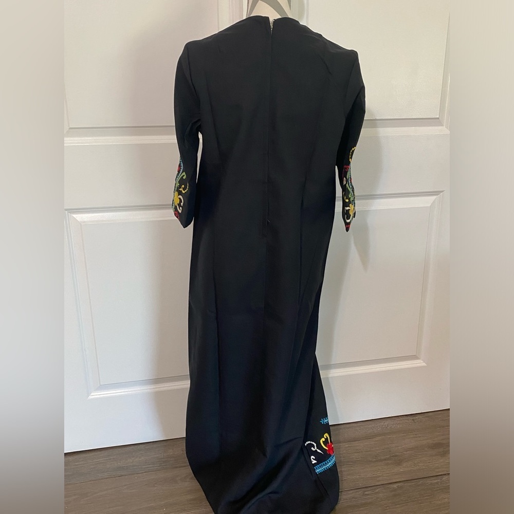 Wash-N-Wet Vintage Embroidered Dress - Picture 4 of 9